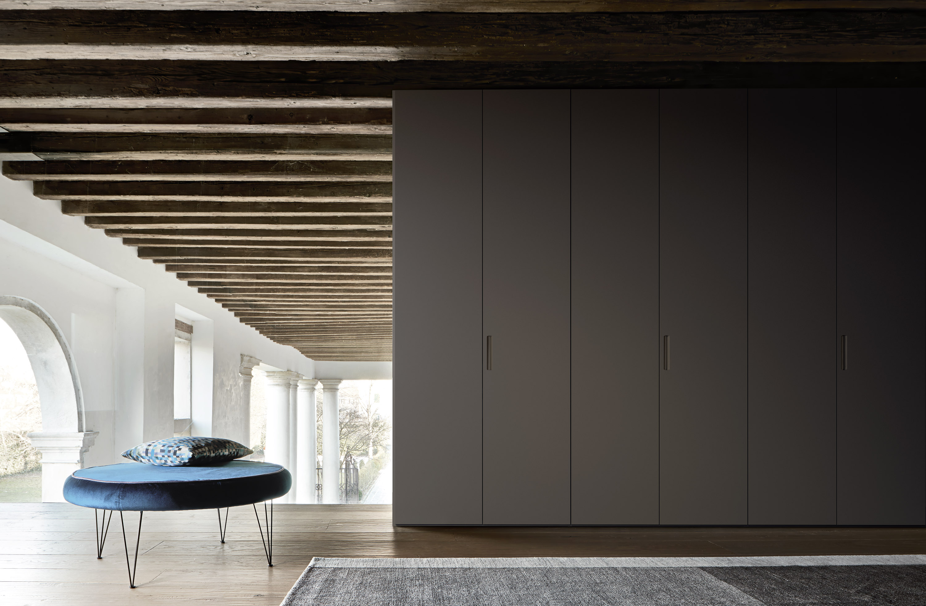 WARDROBEs With DOORS